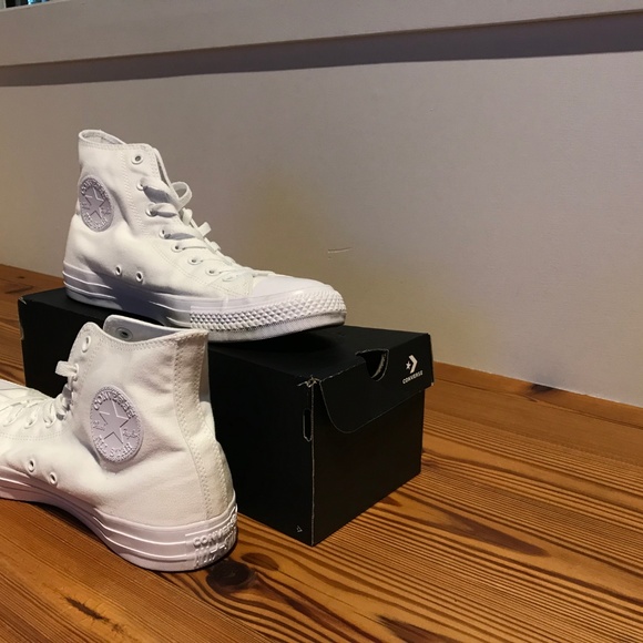 Mens Converse, All White, High Top 11.5 Sneakers! - Picture 4 of 5